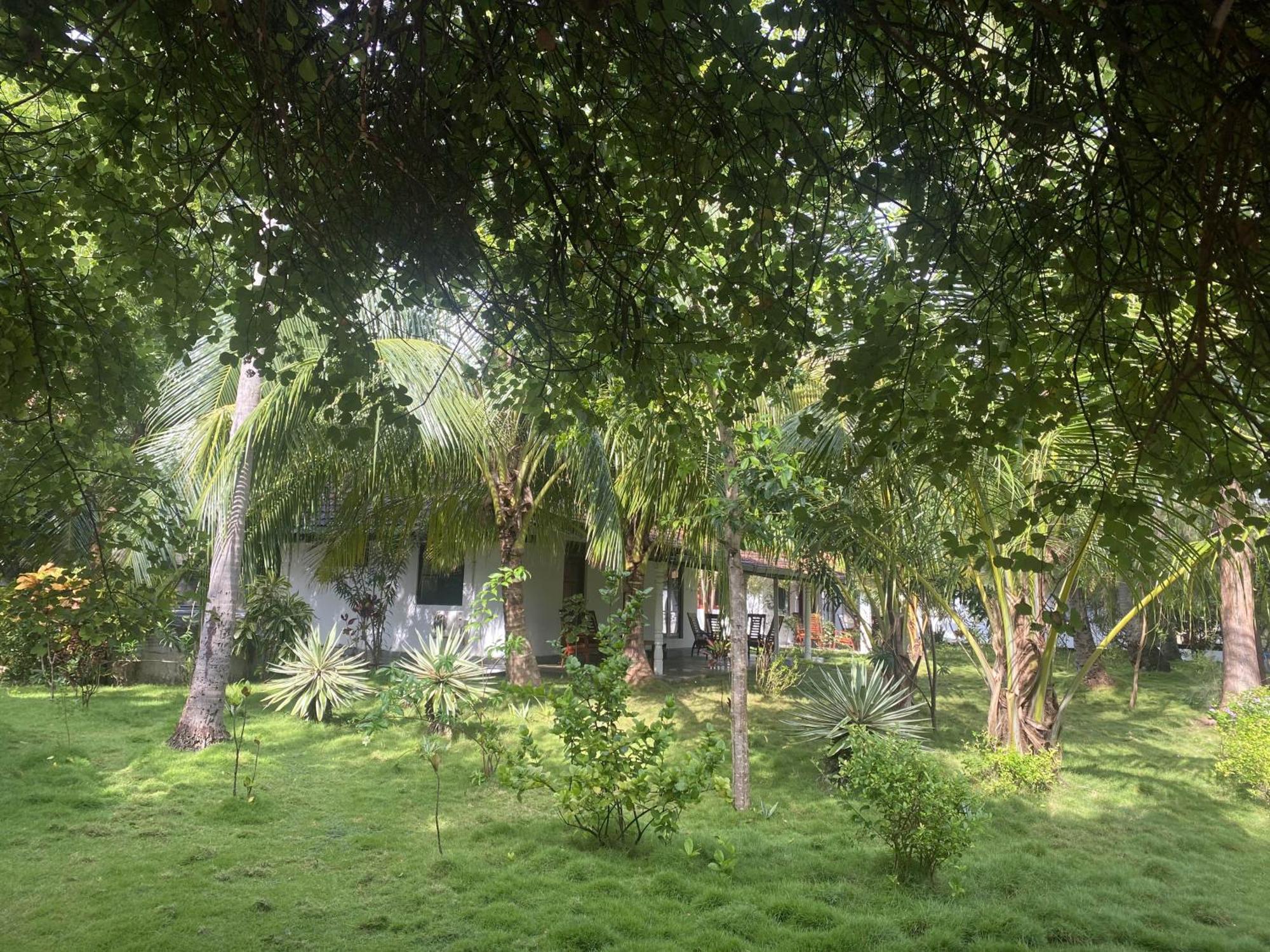 108 Palms Beach Resort Trincomalee Exterior photo